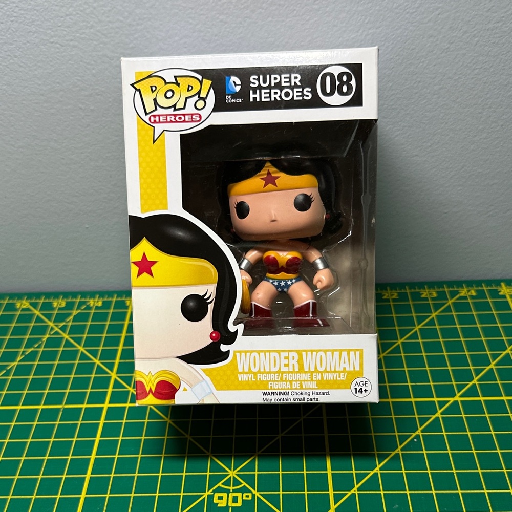 Funko Super Heroes Wonder Woman Vinyl Figure